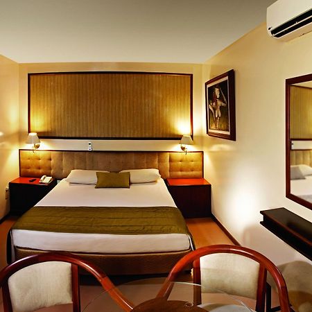 Lira Hotel Куритиба Екстериор снимка