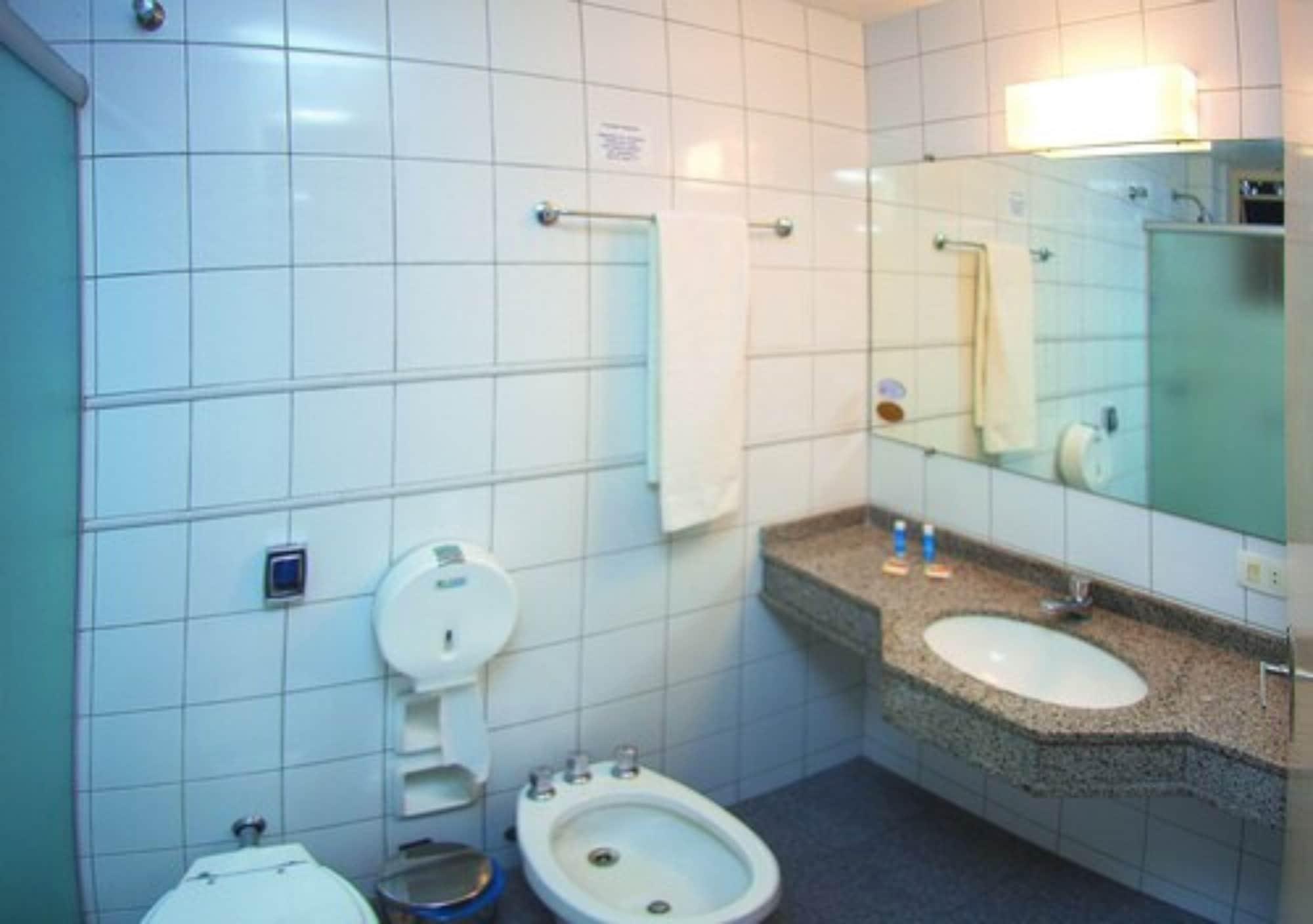 Lira Hotel Куритиба Екстериор снимка