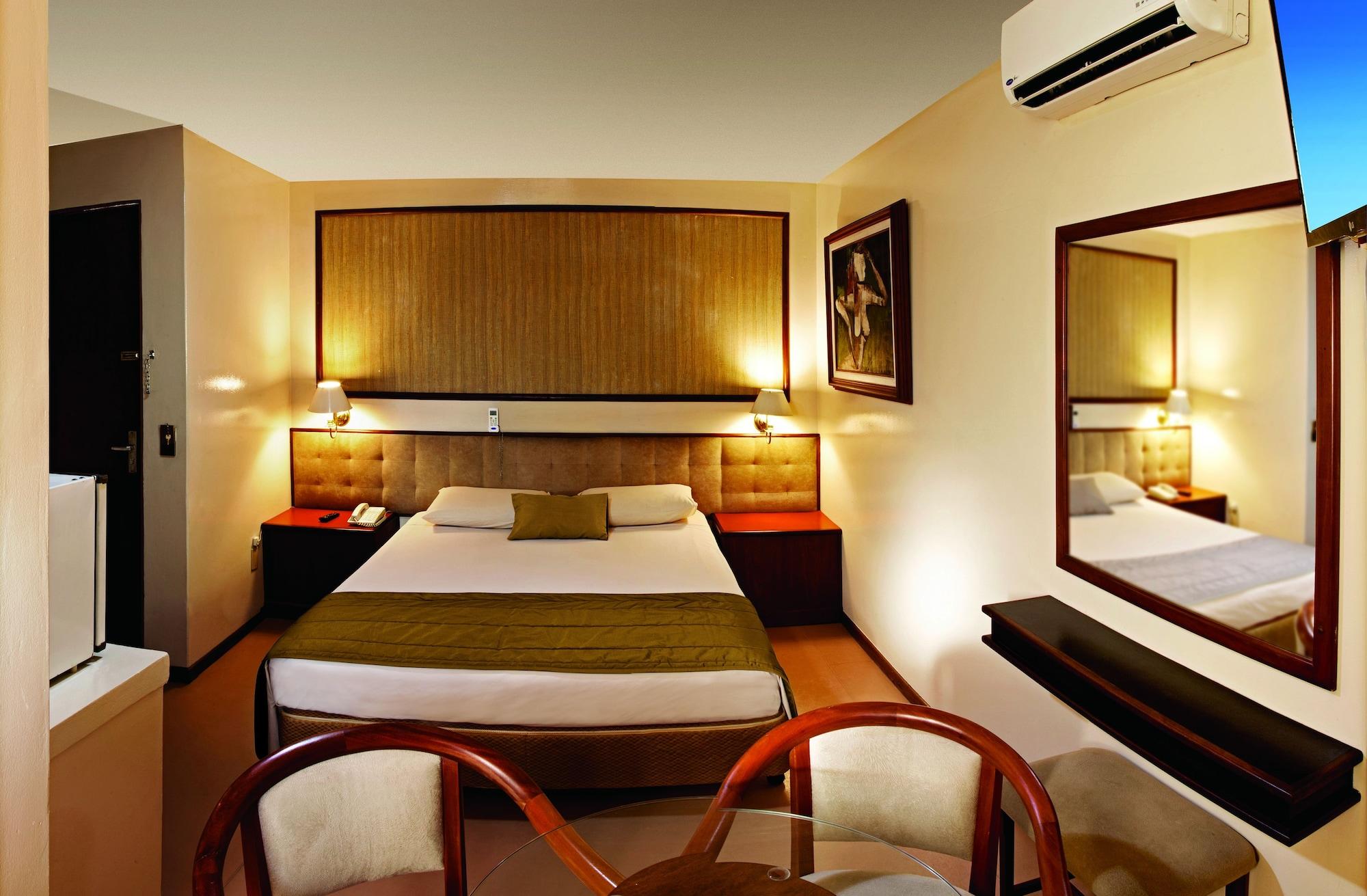 Lira Hotel Куритиба Екстериор снимка