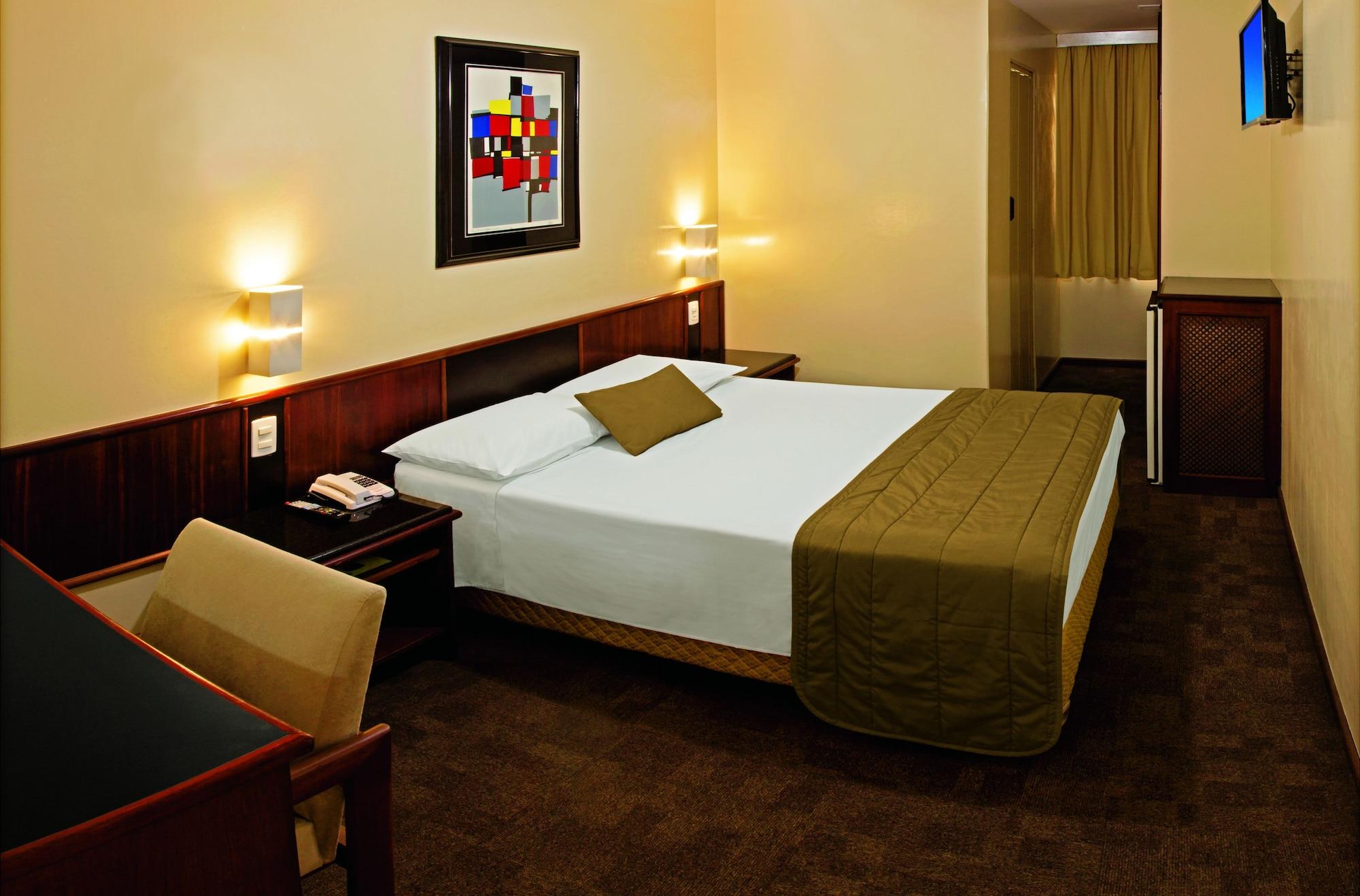 Lira Hotel Куритиба Екстериор снимка