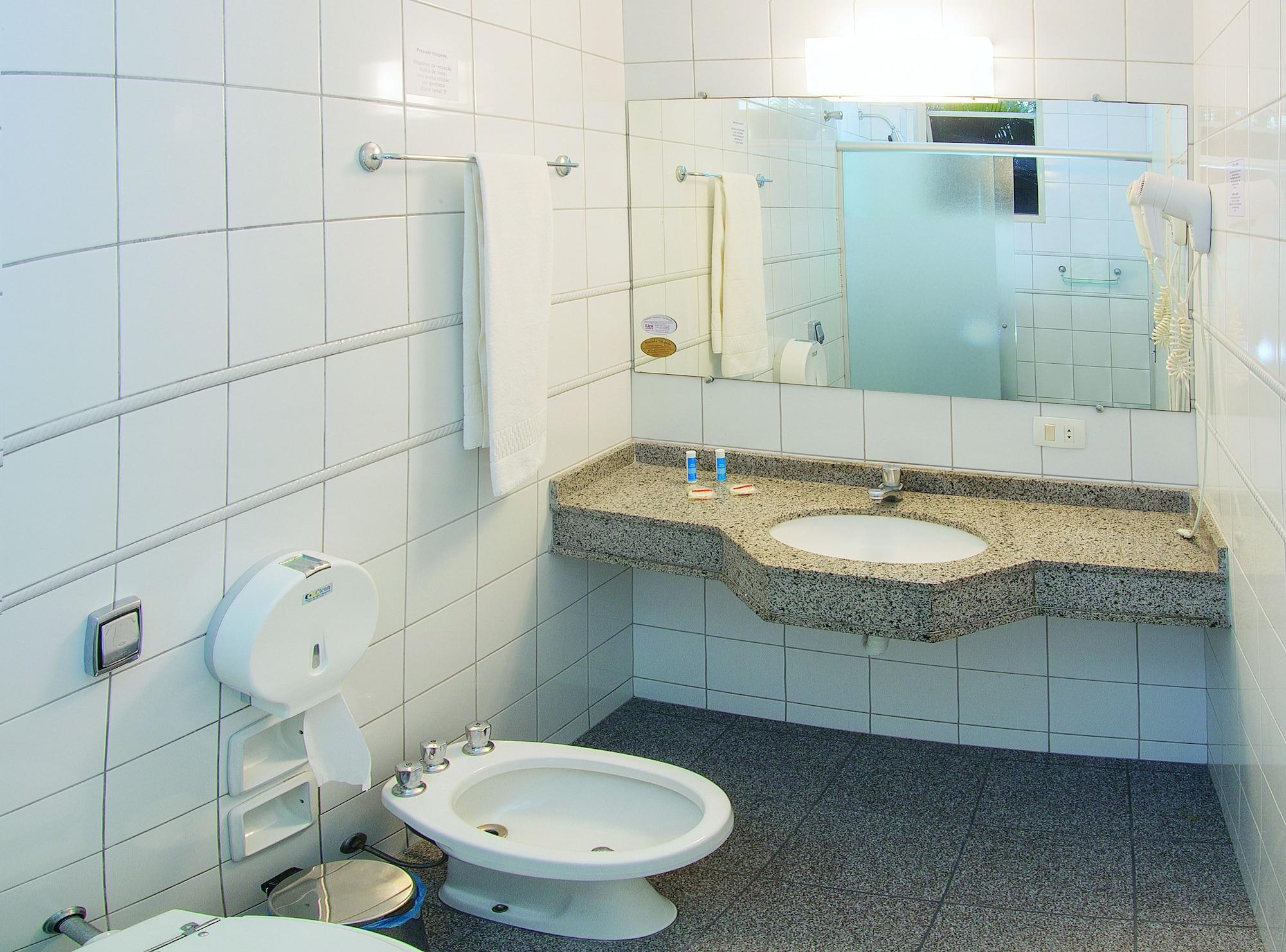 Lira Hotel Куритиба Екстериор снимка