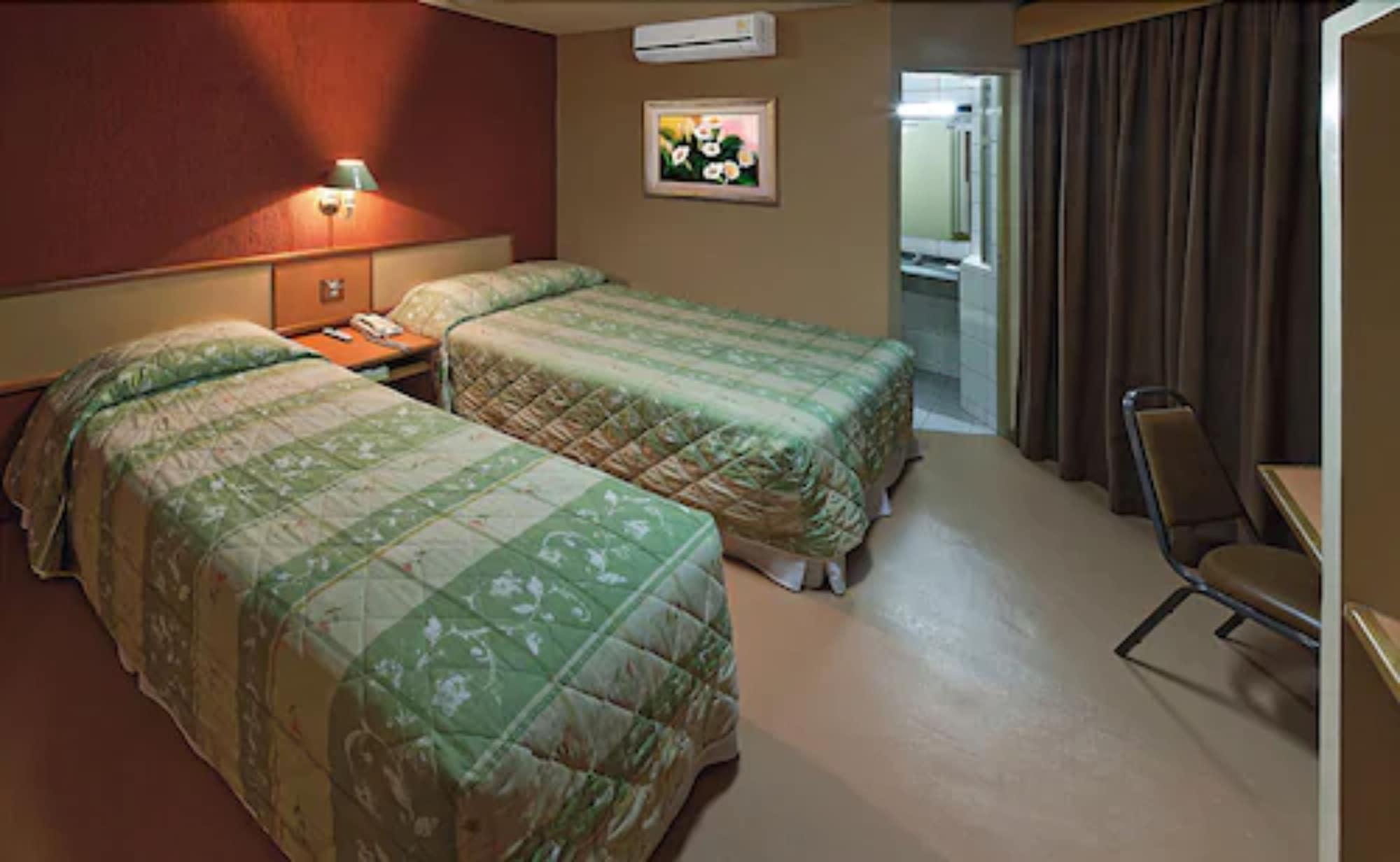 Lira Hotel Куритиба Екстериор снимка