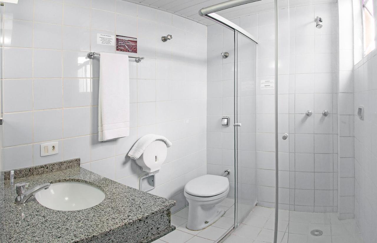Lira Hotel Куритиба Екстериор снимка