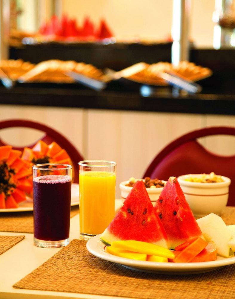 Lira Hotel Куритиба Екстериор снимка