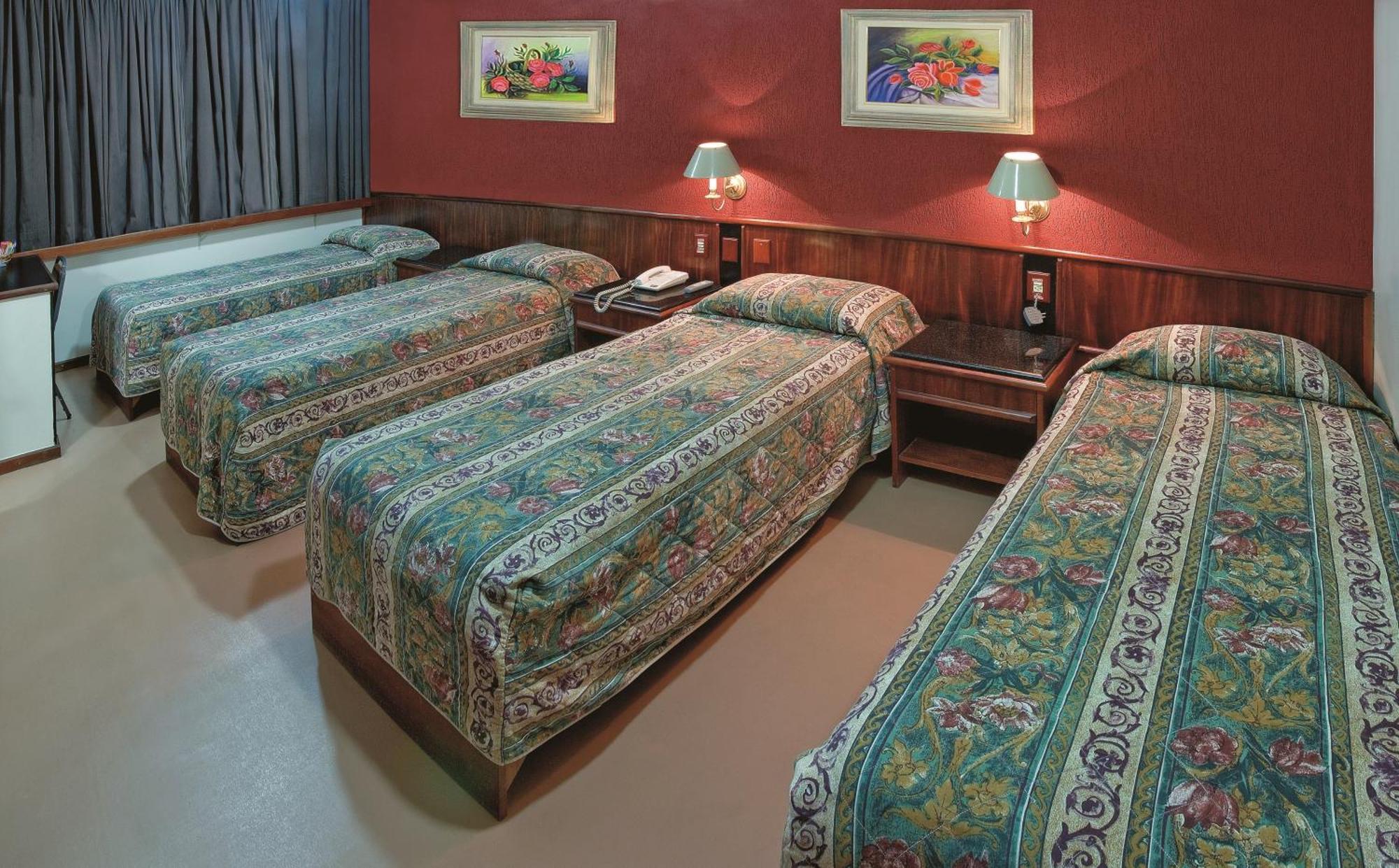 Lira Hotel Куритиба Екстериор снимка