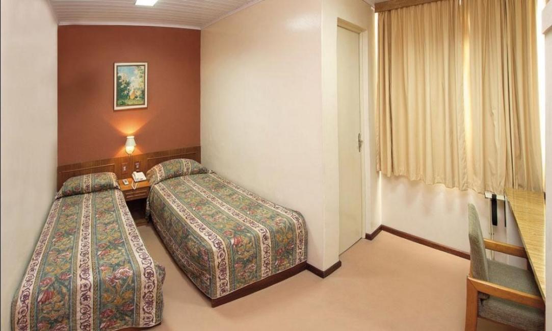 Lira Hotel Куритиба Екстериор снимка
