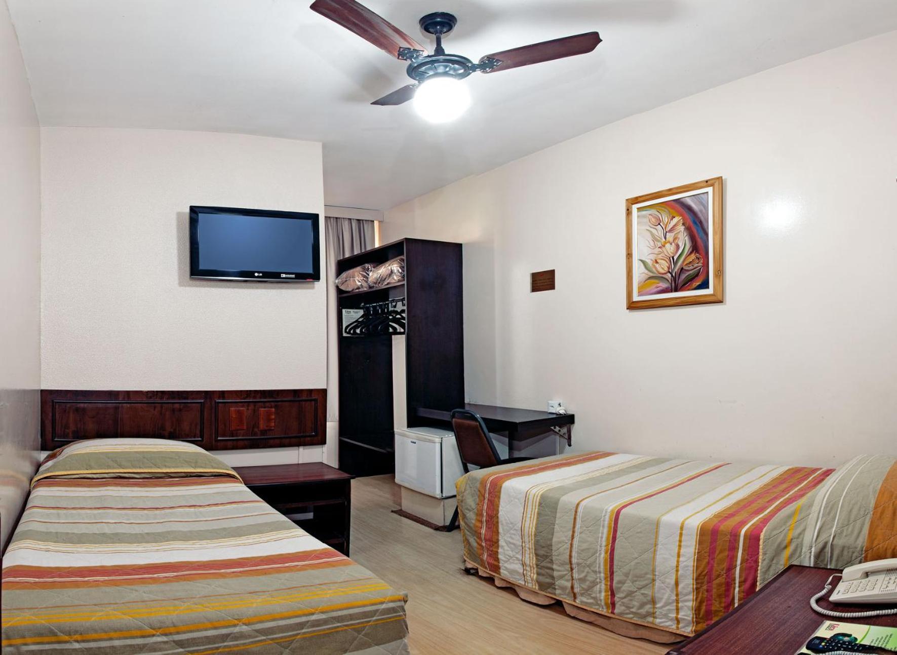 Lira Hotel Куритиба Екстериор снимка