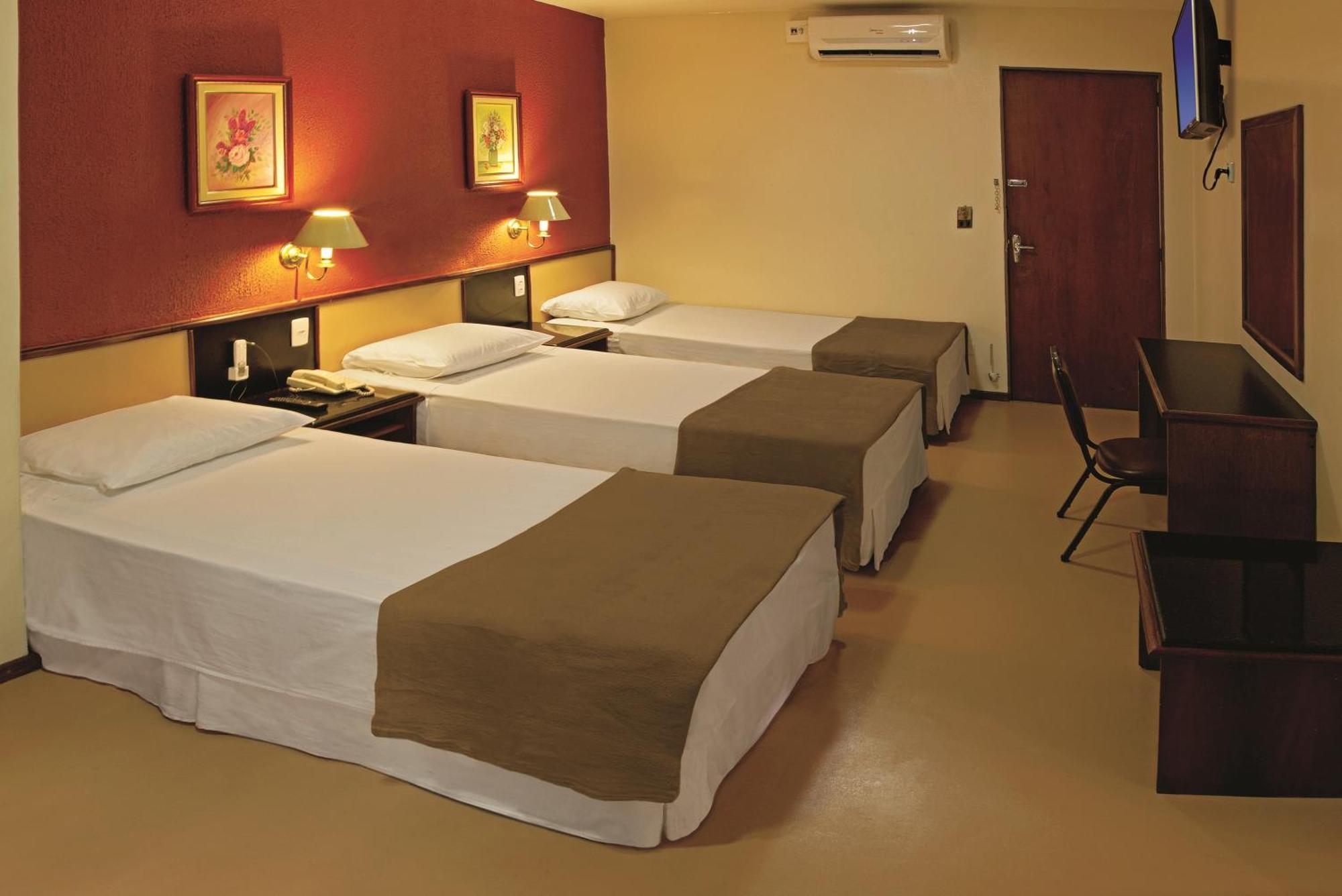 Lira Hotel Куритиба Екстериор снимка