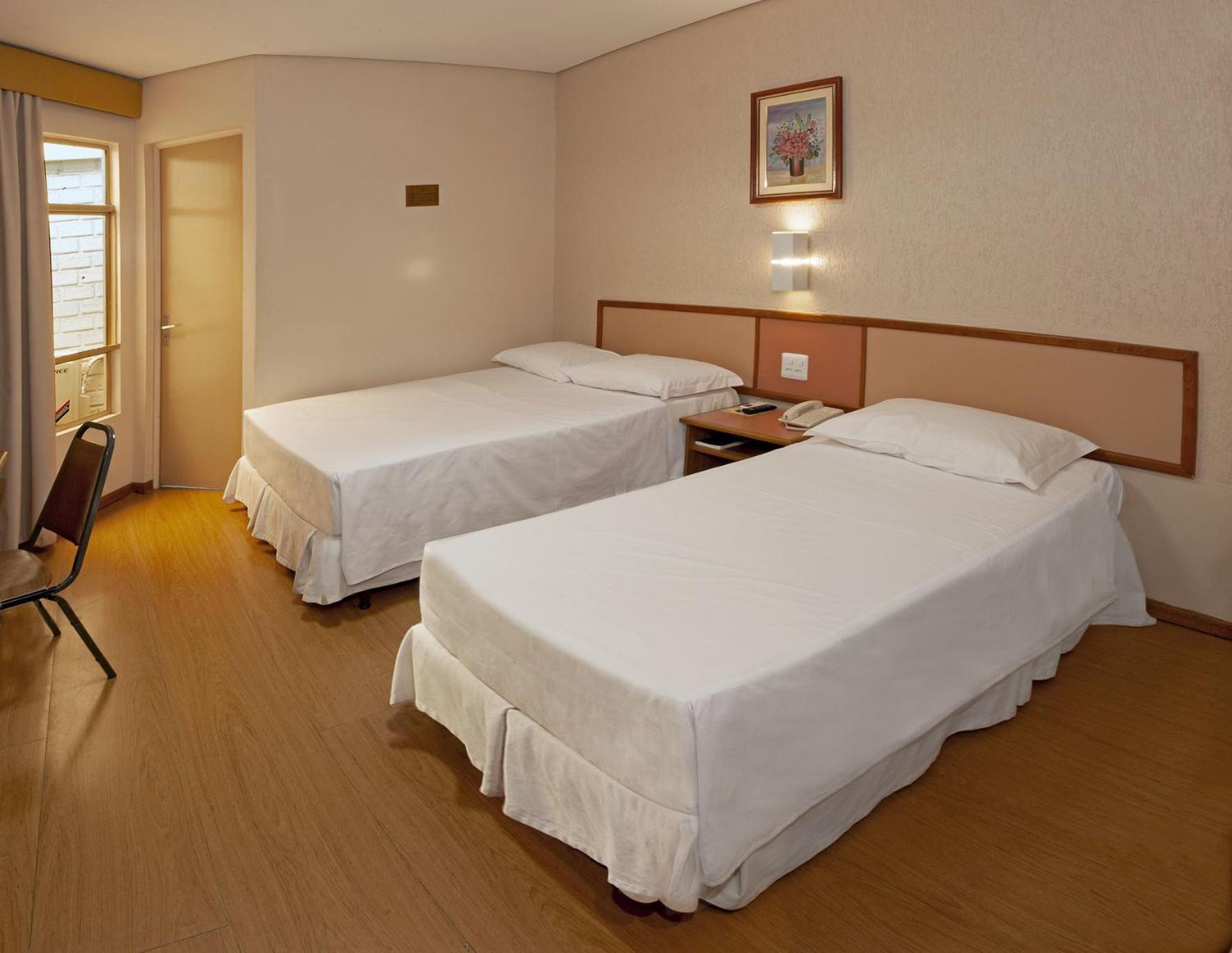 Lira Hotel Куритиба Екстериор снимка
