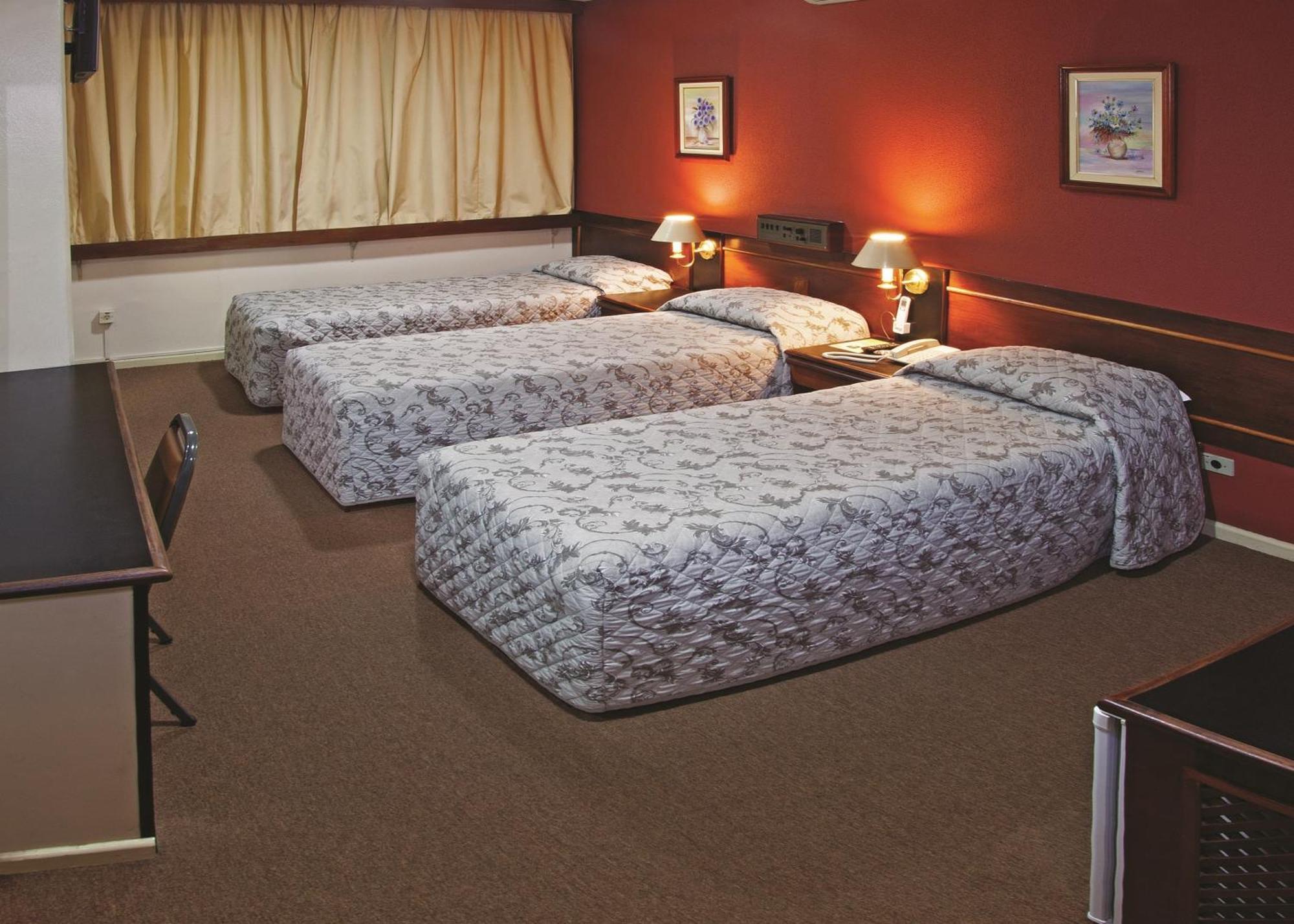 Lira Hotel Куритиба Екстериор снимка