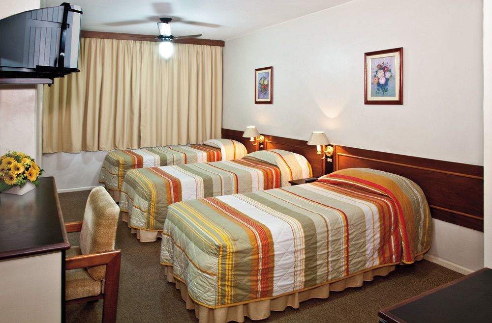 Lira Hotel Куритиба Екстериор снимка