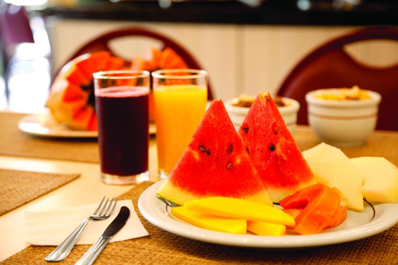 Lira Hotel Куритиба Екстериор снимка