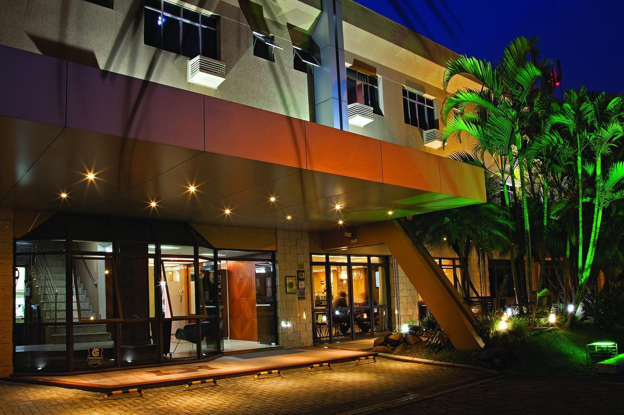 Lira Hotel Куритиба Екстериор снимка