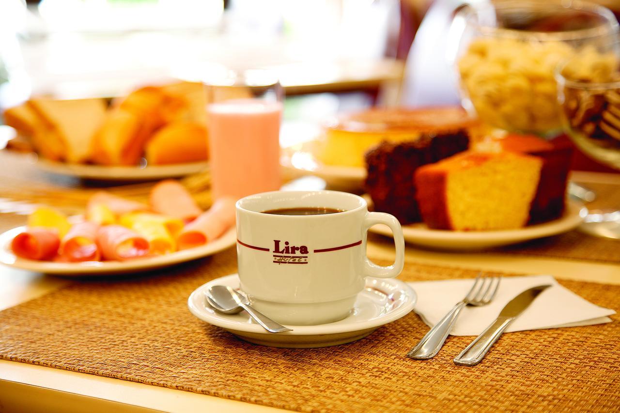 Lira Hotel Куритиба Екстериор снимка