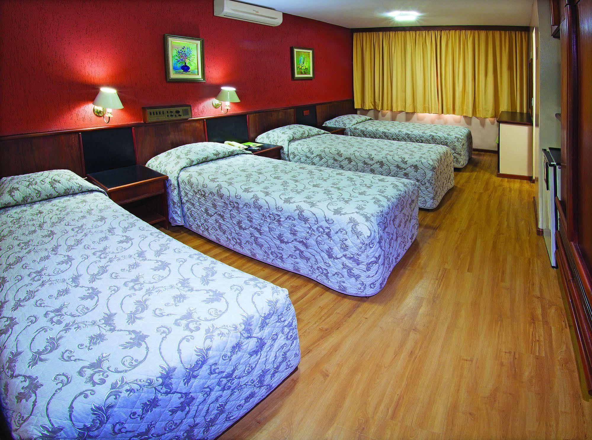 Lira Hotel Куритиба Екстериор снимка