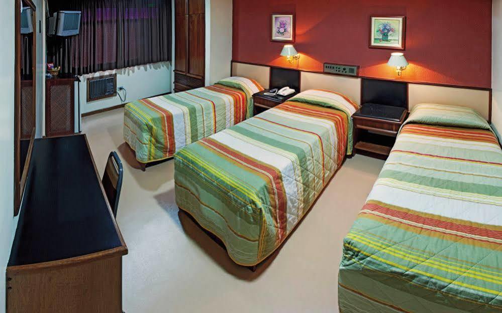 Lira Hotel Куритиба Екстериор снимка