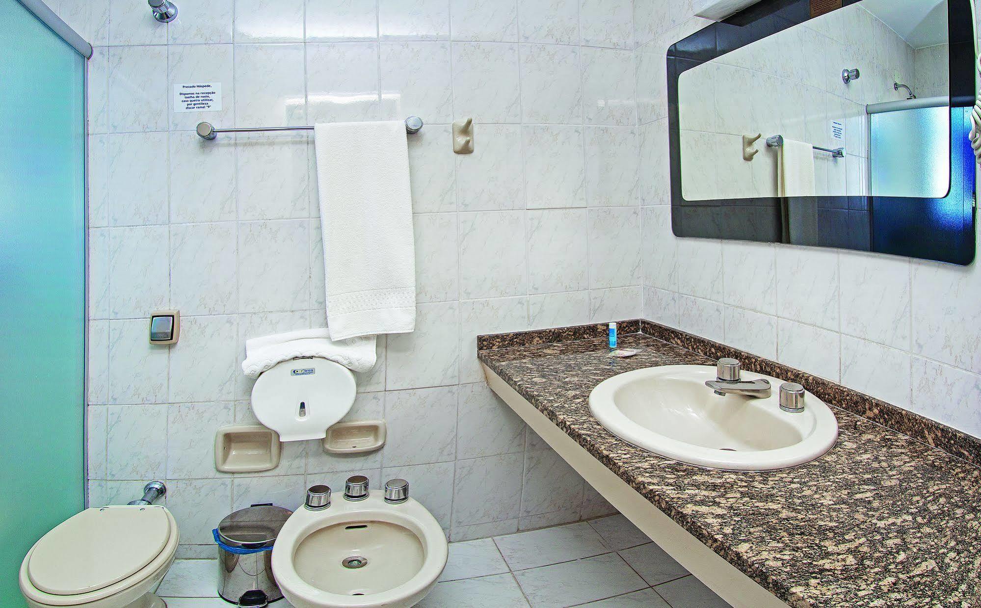 Lira Hotel Куритиба Екстериор снимка
