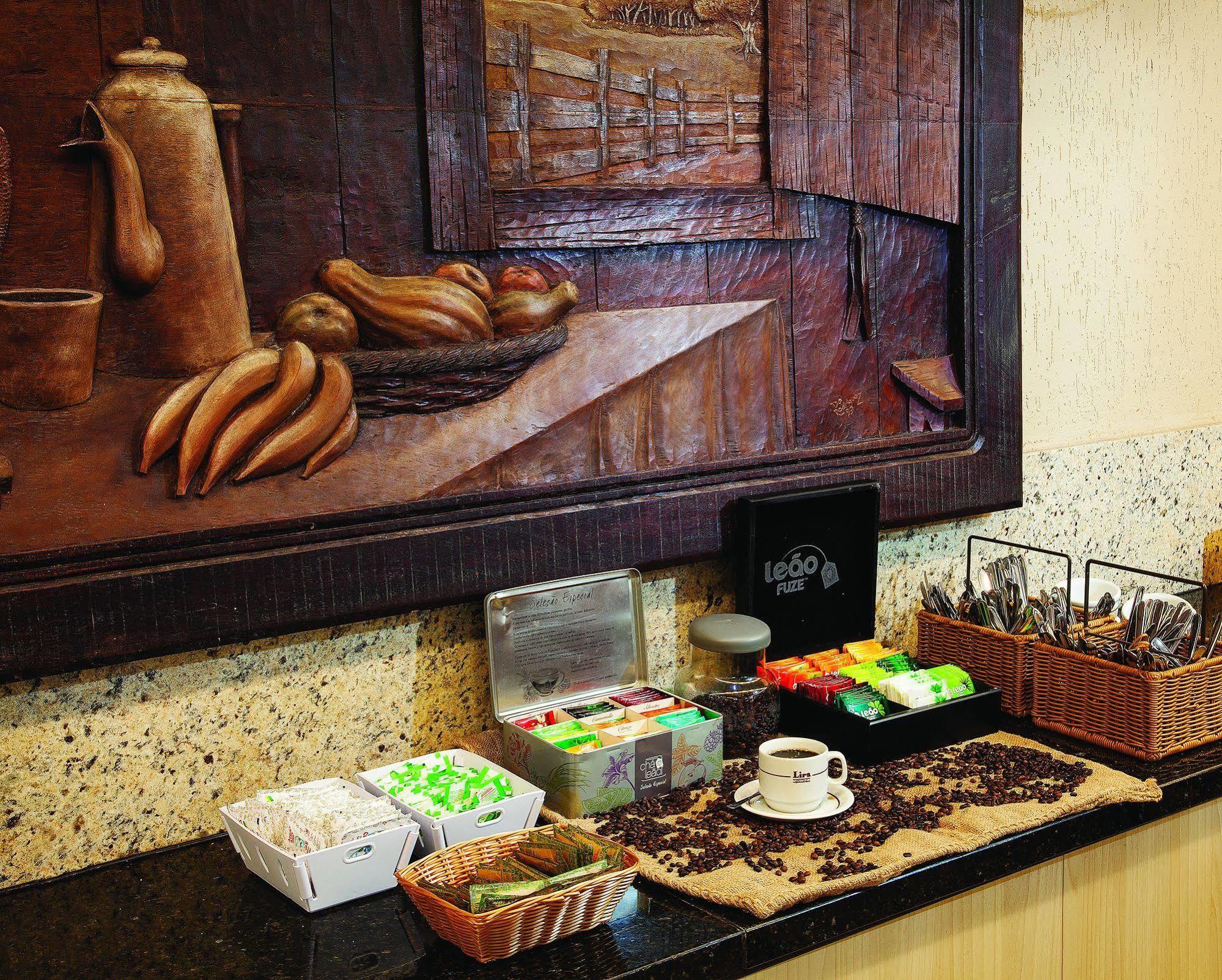 Lira Hotel Куритиба Екстериор снимка