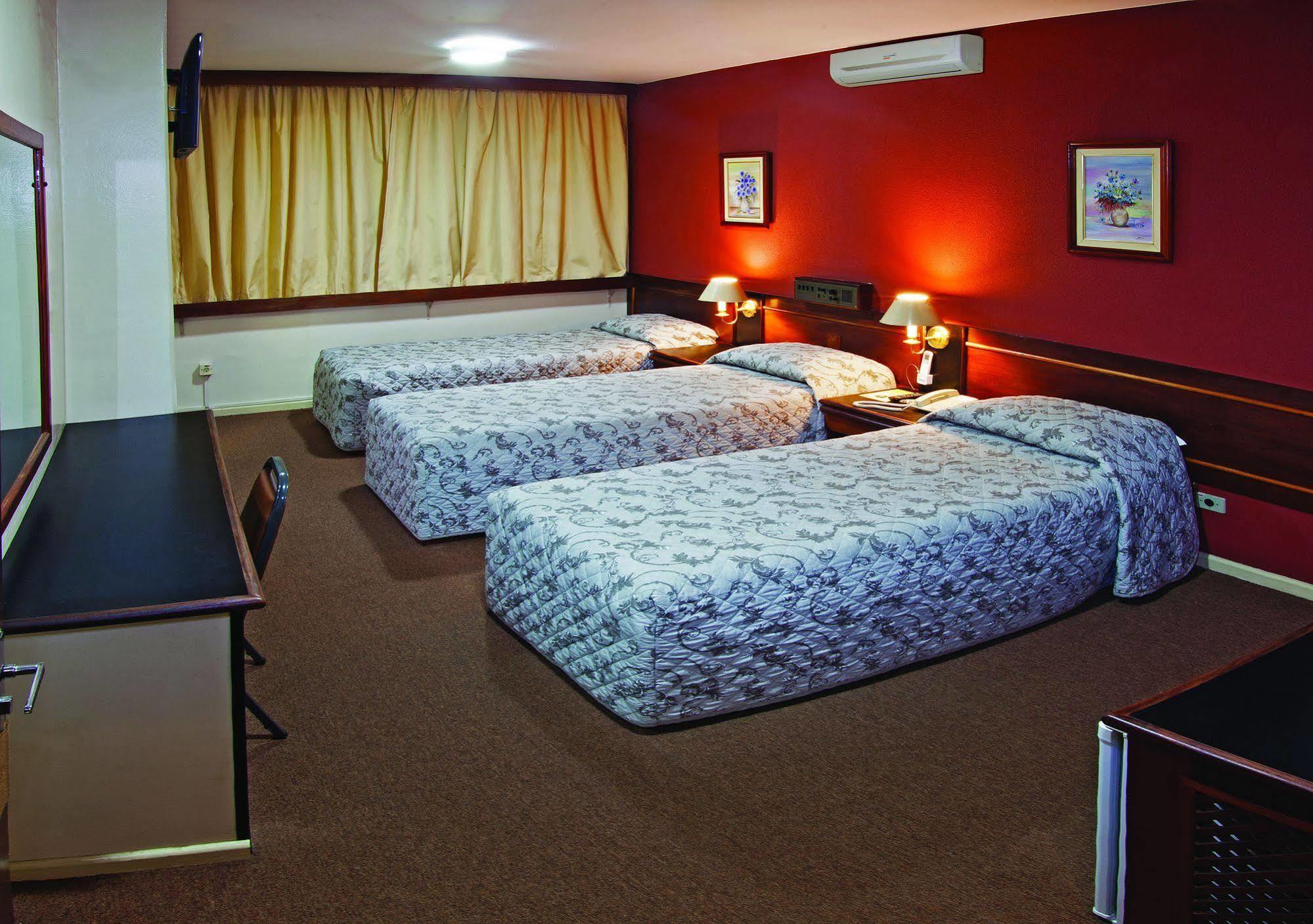Lira Hotel Куритиба Екстериор снимка